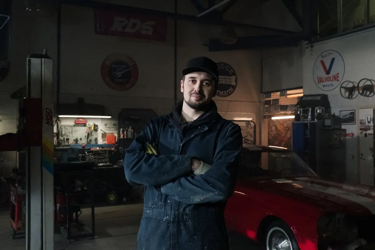 CarsFix mechanic performing engine diagnostics